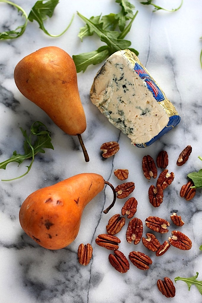 Arugula Skirt Steak Salad with Caramelized Pears, Pecans, and Gorgonzola