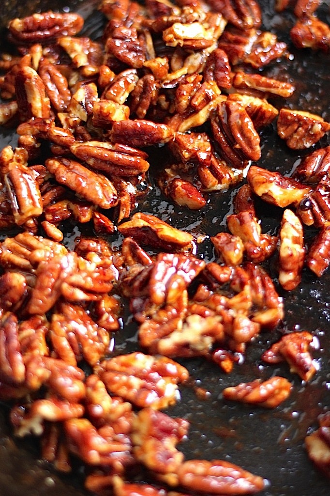 Arugula Skirt Steak Salad with Caramelized Pears, Pecans, and Gorgonzola