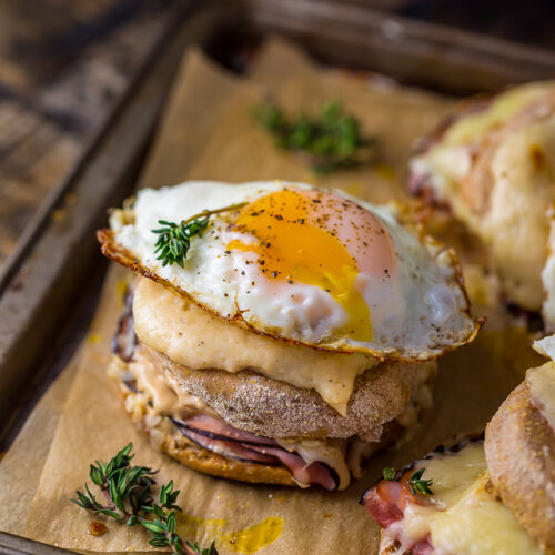 Croque Madame McMuffins... AKA the ultimate ham and cheese sandwich. These babies are SERIOUS breakfast goals!