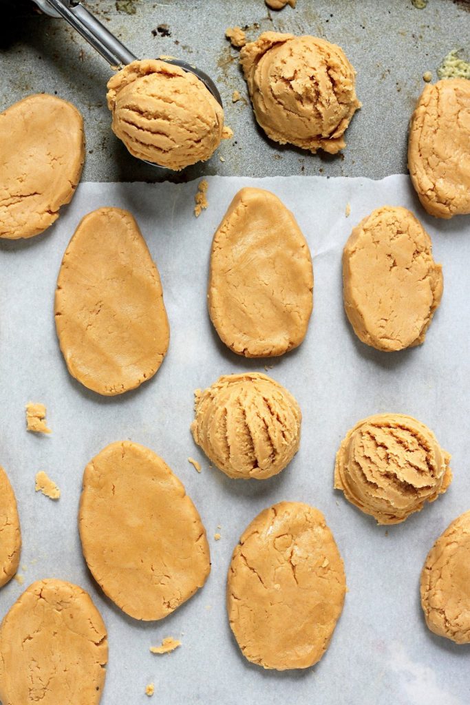 These Homemade Peanut Butter Eggs are sure to be a hit this Easter!!! Made with just a handful of basic ingredients, these salted chocolate covered peanut butter eggs are super easy to whip up!