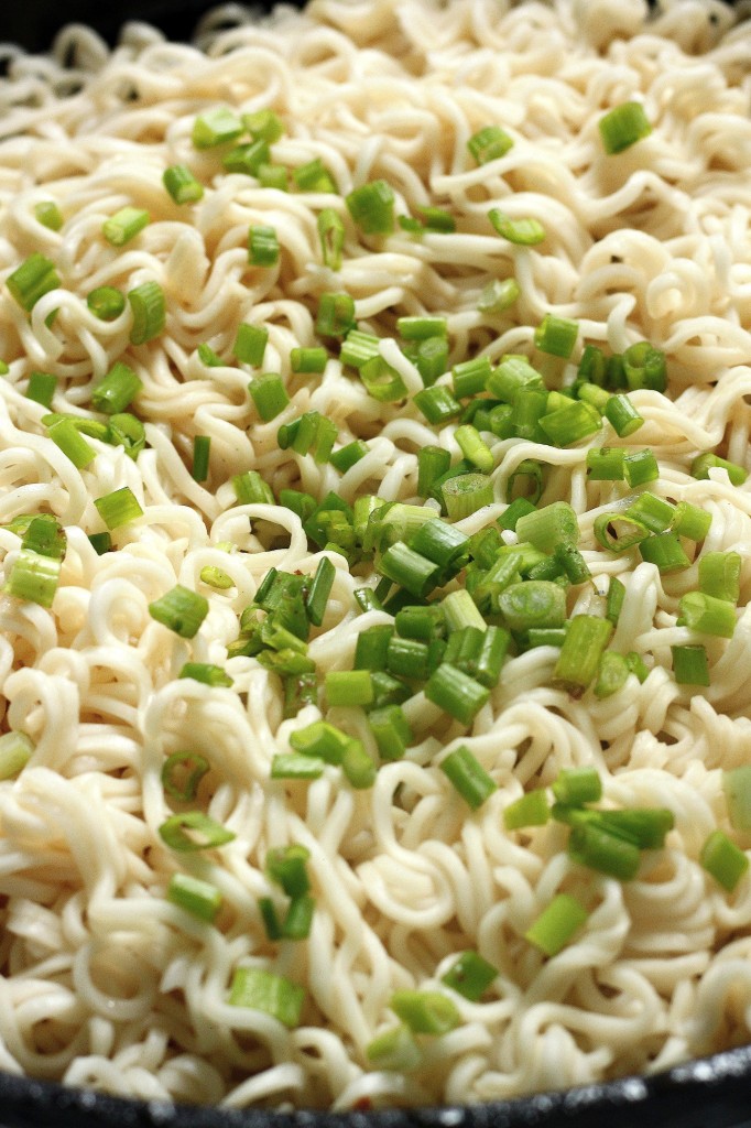 Ramen noodles with scallions.