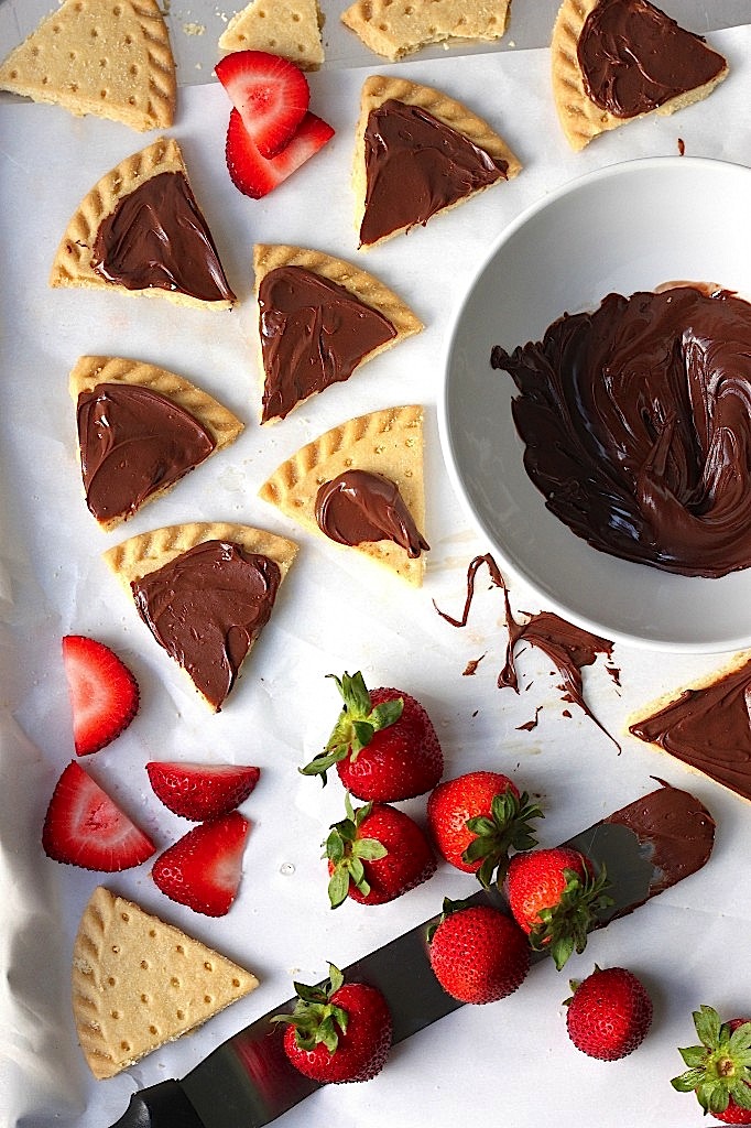 Strawberry Nutella Shortbread Bites