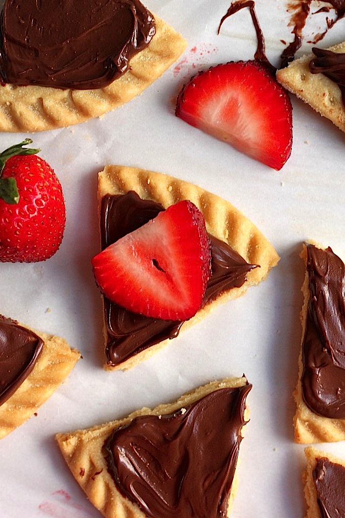 Strawberry Nutella Shortbread Bites