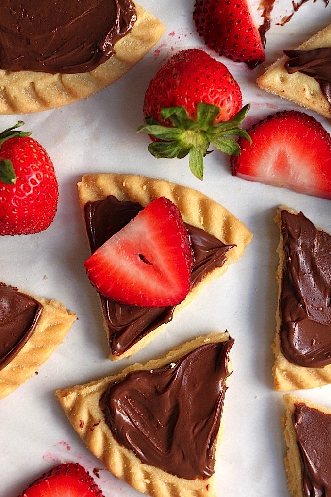 Strawberry Nutella Shortbread Bites