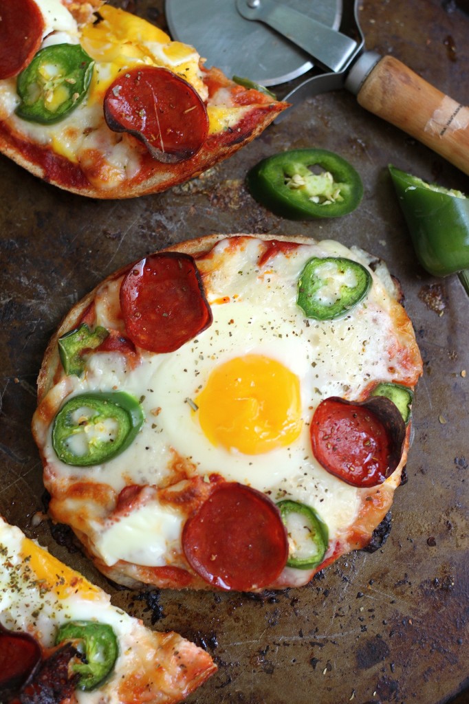 Breakfast Pizza Bagels!