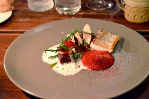 Small (entrée): bar, coques, salicorne, cidre, betterave, salsifi