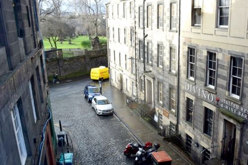 Bonne rue, mais 10 mètres trop haut ! 