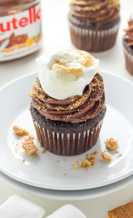 Nutella Stuffed S'mores Cupcakes - simply AMAZING!
