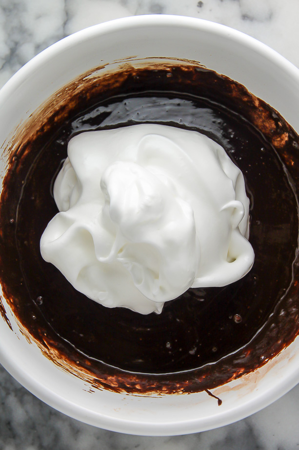 Decadent flourless chocolate cake that tastes just like a fudge brownie!