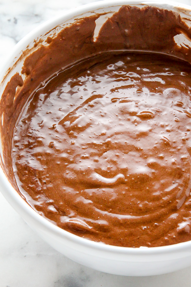 Decadent flourless chocolate cake that tastes just like a fudge brownie!