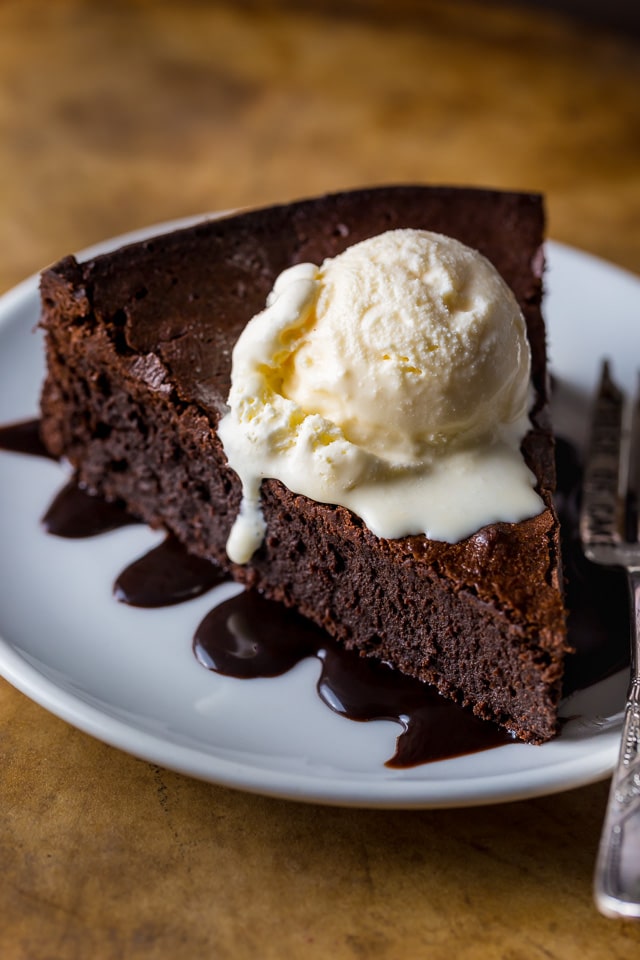 Flourless chocolate cake