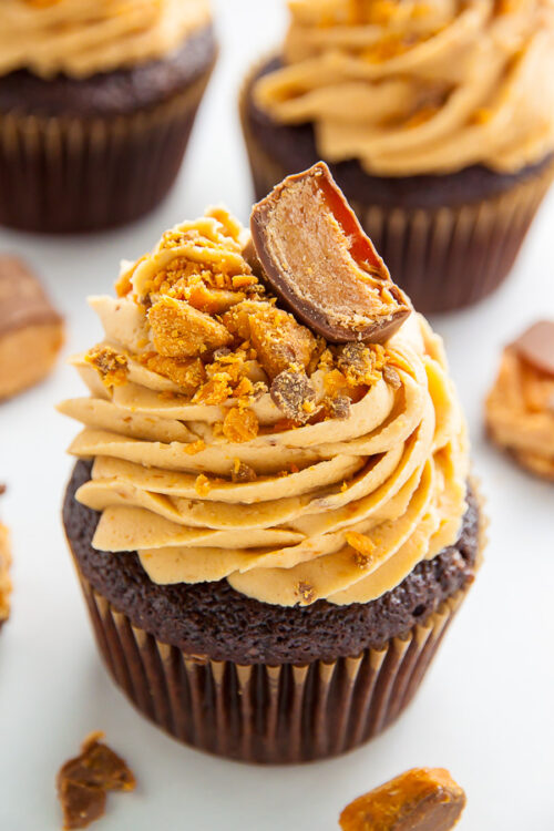 Moist and fluffy Chocolate Peanut Butter Cupcakes topped with Peanut Butter Butterfinger Frosting! These are incredible.