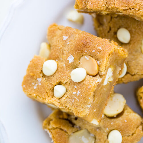Chewy White Chocolate Macadamia Nut Cookie Bars!