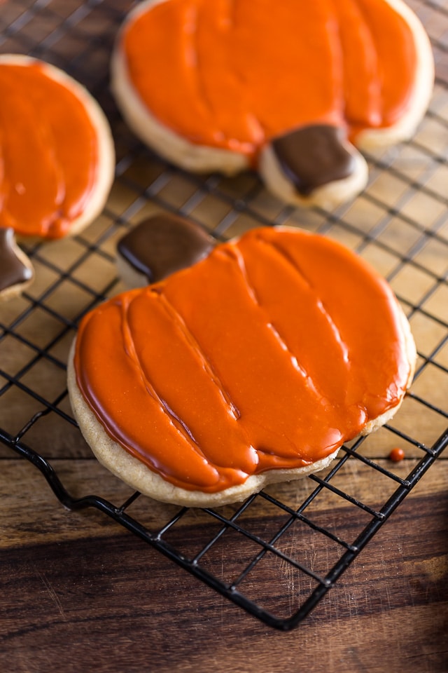 These Pumpkin Spice Cut-Out Cookies are dressed up to look like little slices of pumpkin pie! Does it get any cuter than this?