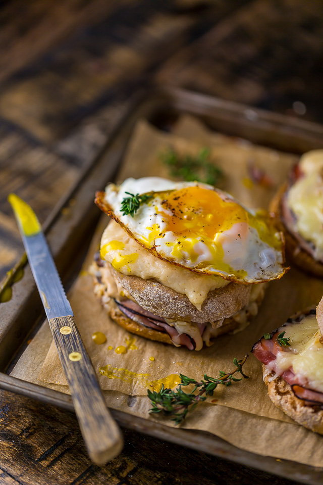 Croque Madame McMuffins... AKA the ultimate ham and cheese sandwich. These babies are SERIOUS breakfast goals!
