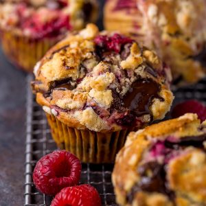 Mmm... these Dark Chocolate Chunk Raspberry Crumb Muffins are so easy and delicious! Perfect for breakfast or brunch.