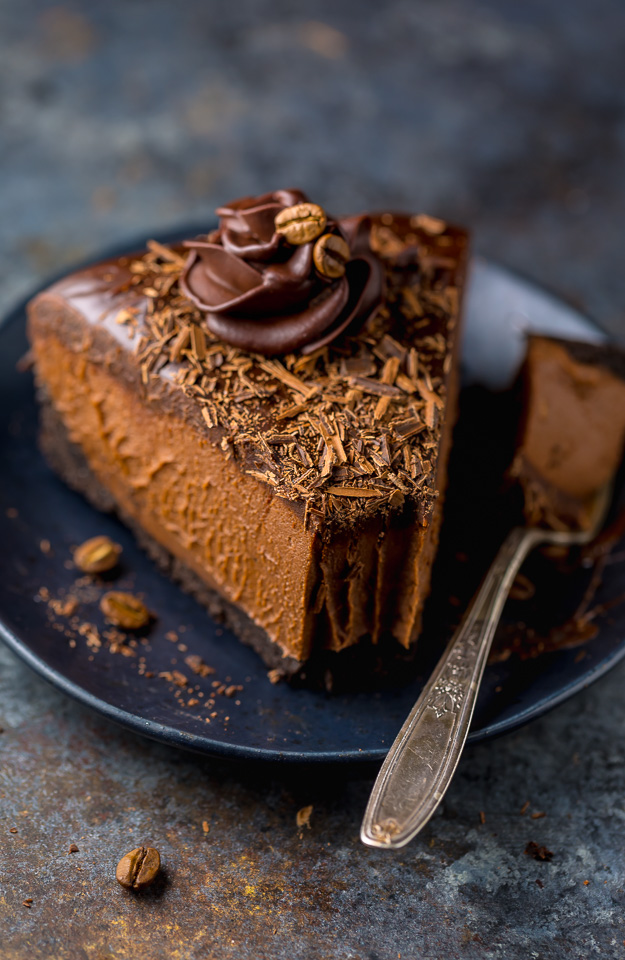 An easy and delicious recipe for No-Bake Espresso Chocolate Cheesecake! So rich and creamy... it's hard to stop at one slice.