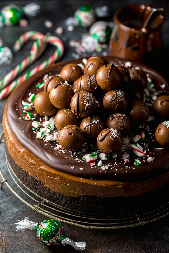 This No-Bake Peppermint Mocha Cheesecake is rich, creamy, and so flavorful! Topped with chocolate ganache and crushed candy canes, this chocolate peppermint cheesecake is seriously festive and perfect for holiday celebrations. #peppermintmocha #cheesecake #chocolate #Christmas #peppermint