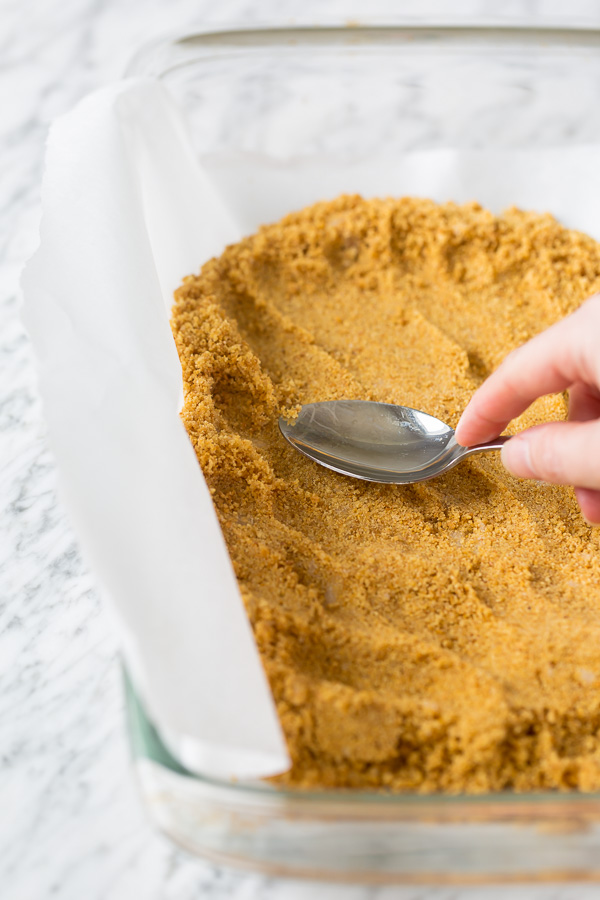 These Lemon Pie Bars are made with lemon juice, lemon zest, and lemon extract, so you know they're loaded with lemon flavor! Sprinkle each bar with powdered sugar and serve with fresh raspberries. Anyone who loves lemon should try this easy lemon dessert!!!