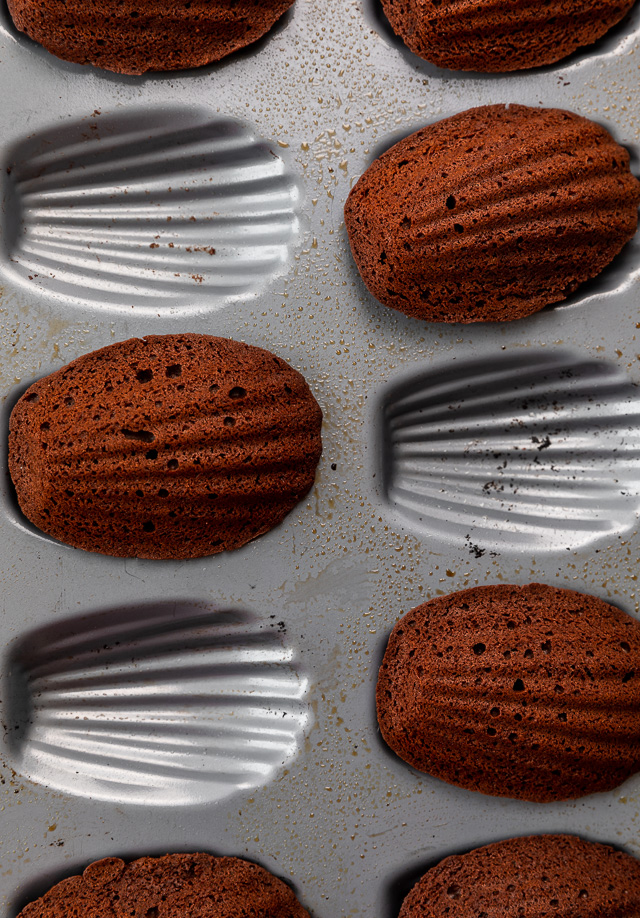 Today I'm excited to share with you a comprehensive list of my favorite baking pans! These are the pans I use time and time again because they conduct heat great, clean up like a breeze, and work with my recipes. So if you're in the market for a new cookie sheet, bundt pan, or cake tin, this recipe is for you!