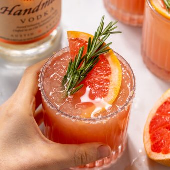 Made with gin or vodka and grapefruit juice, this classic cocktail is so easy and always a crowd-pleaser! Served in a highball glass with a salted rim, this drink is perfect for brunch or Summer parties! Just be sure to use fresh grapefruit juice, it really makes all the difference!