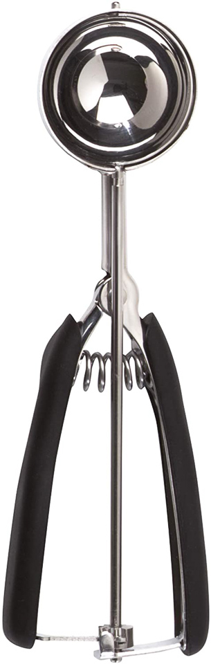 Today I'm sharing with you all of my favorite cupcake baking tools! Including what piping tips you need to make stunning swirls, the best baking pans, and the cupcake liners I ALWAYS have on hand. If you've been looking to up your cupcake game, this post is for you!