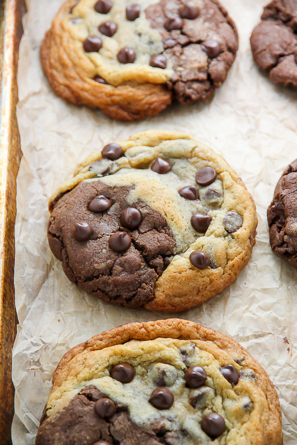Craving chocolate chip cookies? Well, you're in the right place! Today I'm sharing 21 chocolate chip cookie recipes sure to cure ANY craving! Seriously! So whether you're looking for mini chocolate chip cookies, vegan chocolate chip cookies, or monster chocolate chip cookies loaded with m&ms and chewy oats, I've got you covered!