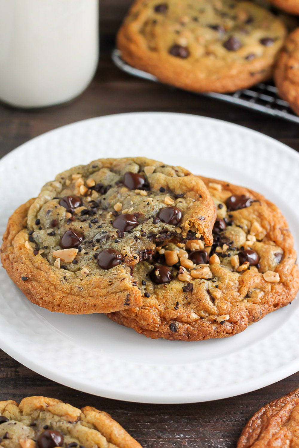 Craving chocolate chip cookies? Well, you're in the right place! Today I'm sharing 21 chocolate chip cookie recipes sure to cure ANY craving! Seriously! So whether you're looking for mini chocolate chip cookies, vegan chocolate chip cookies, or monster chocolate chip cookies loaded with m&ms and chewy oats, I've got you covered!