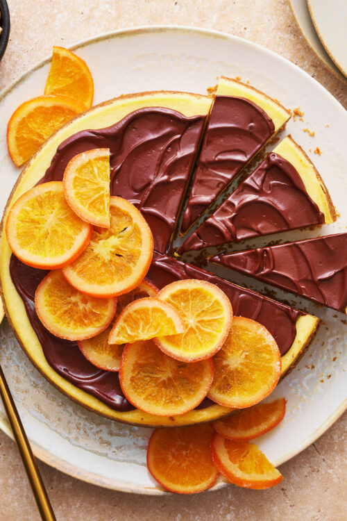 How stunning is this Orange Mascarpone Cheesecake with Chocolate Ganache?! Featuring a crunchy hazelnut graham cracker crust, creamy orange cheesecake filling, and silky smooth chocolate ganache, this recipe is a total showstopper! A must for anyone who loves the combination of chocolate and orange.